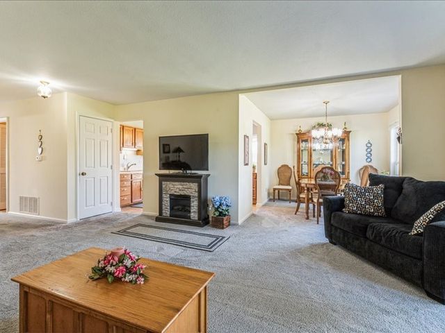 3608 Foxborough Terrace NE B, Cedar Rapids, IA 52402