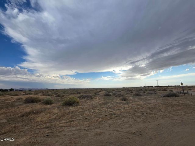 90 W Avenue B-2, Lancaster, CA 93536