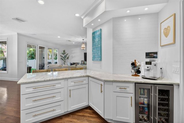 1298 SEVILLE LANE NE, St Petersburg, FL 33704