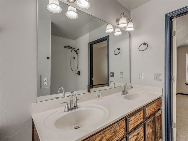 2200 Scissortail Landing Drive, Edmond, OK 73012