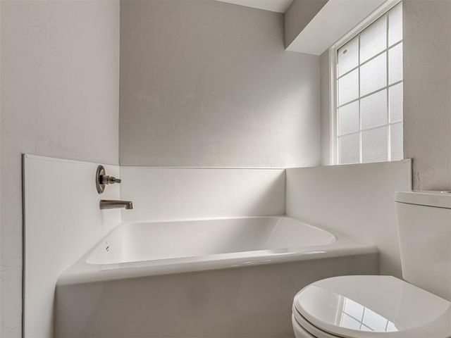 2200 Scissortail Landing Drive, Edmond, OK 73012