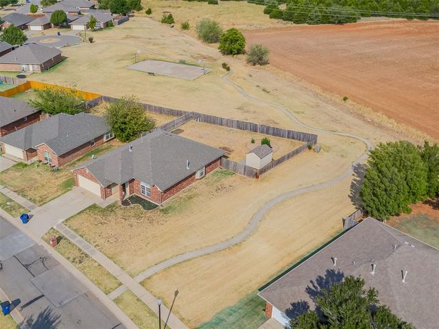 2200 Scissortail Landing Drive, Edmond, OK 73012