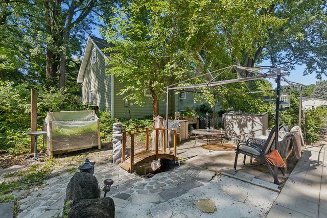 125 Sunnyside Avenue, Crystal Lake, IL 60014