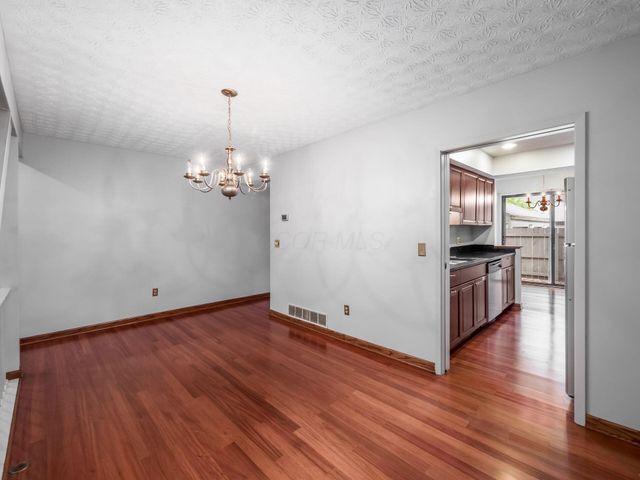 3132 Walden Ravines, Columbus, OH 43221