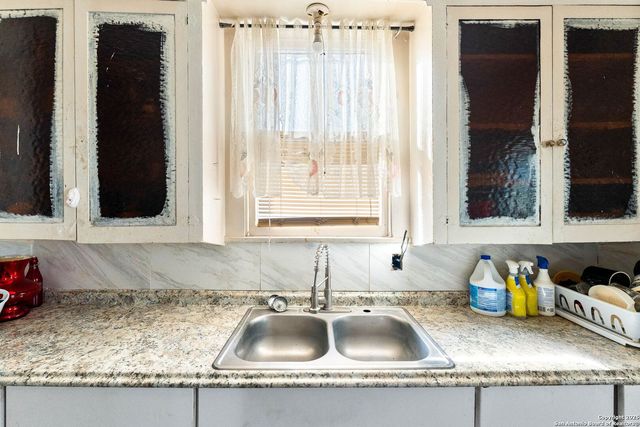 1123 Rigsby, San Antonio, TX 78210