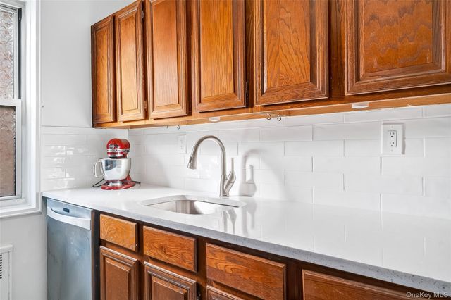 609 Palmer Road 5L, Yonkers, NY 10701