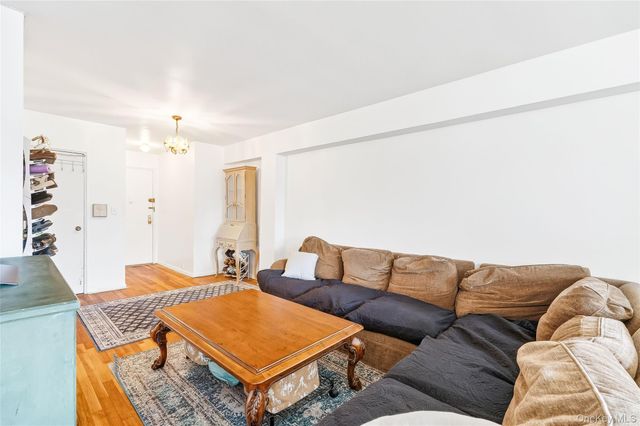 609 Palmer Road 5L, Yonkers, NY 10701