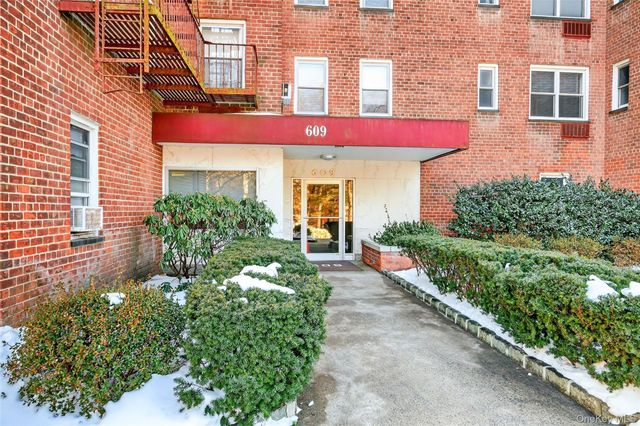 609 Palmer Road 5L, Yonkers, NY 10701