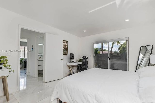 518 Woodgate Cir E, Sunrise, FL 33326