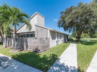 518 Woodgate Cir E, Sunrise, FL 33326