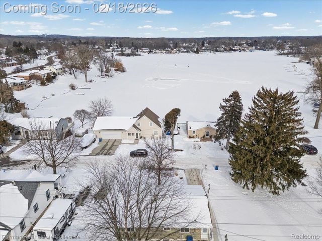 5165 Eagle Lake Drive, Waterford Charter Township, MI 48329