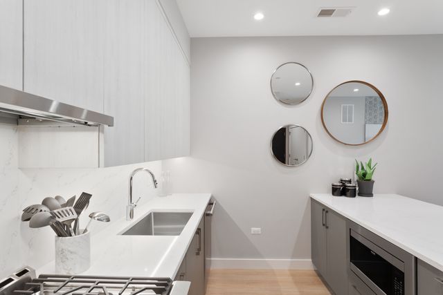 3604 N Campbell Avenue 202, Chicago, IL 60618