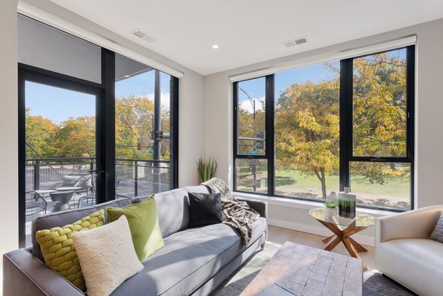 3604 N Campbell Avenue 202, Chicago, IL 60618