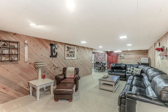 229 Warren Rd, El Dorado, KS 67042