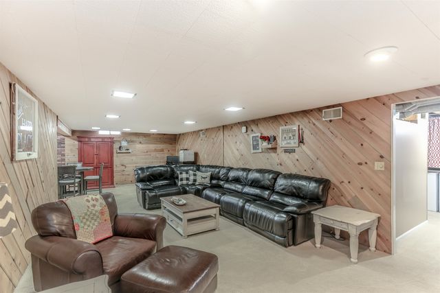 229 Warren Rd, El Dorado, KS 67042