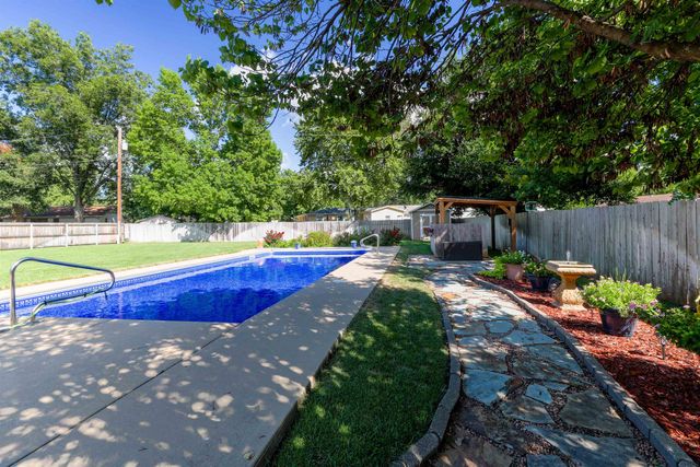 229 Warren Rd, El Dorado, KS 67042