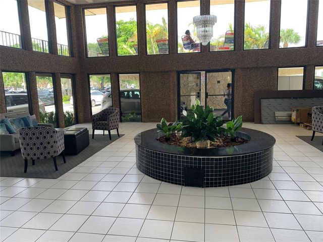 9355 SW 8th Street 321, Boca Raton, FL 33428