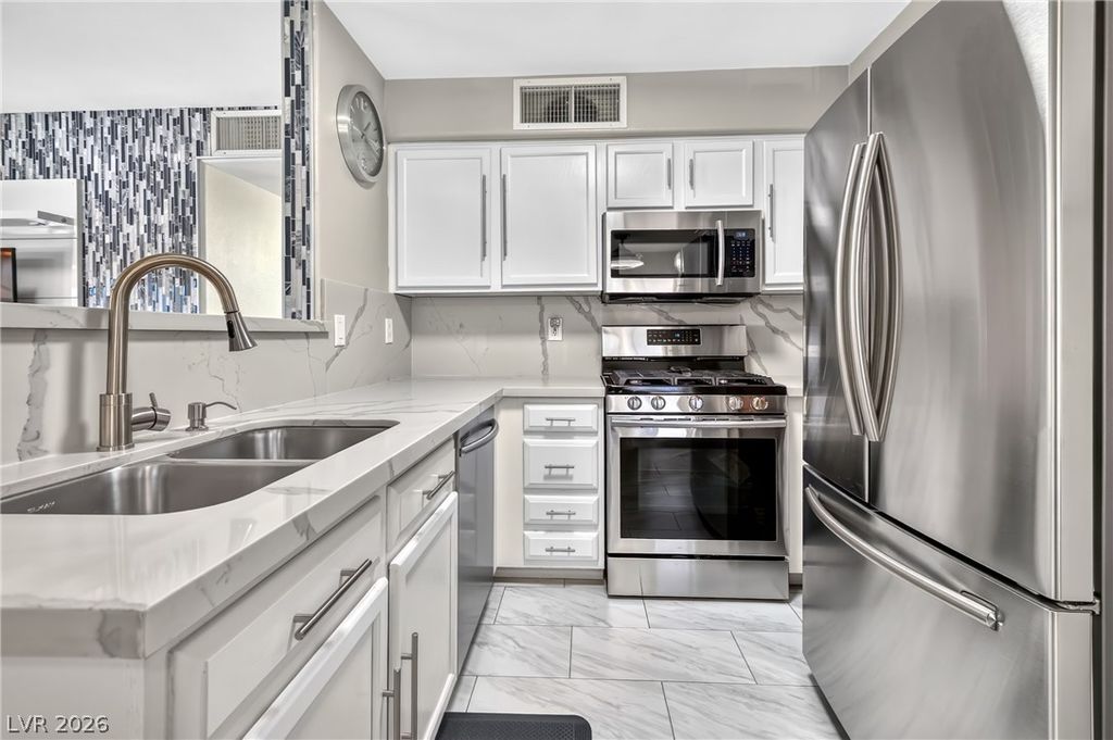 3078 Tarpon Drive 203, Las Vegas, NV 89120 — photo 2