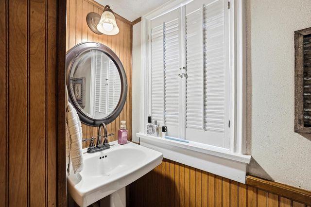 304 E 9th Street, Bonham, TX 75418