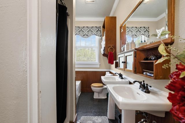 304 E 9th Street, Bonham, TX 75418