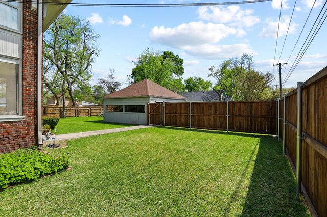 304 E 9th Street, Bonham, TX 75418
