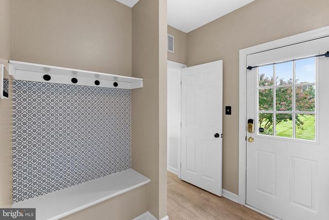38392 STONE EDEN DR, Hamilton, VA 20158