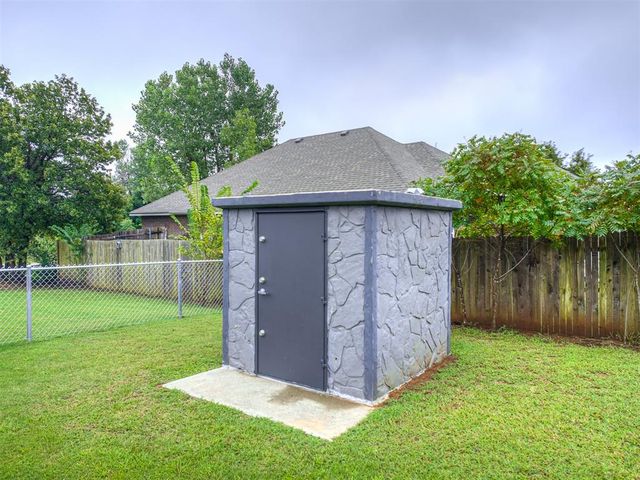 9205 Prairie Dog Drive, Edmond, OK 73034