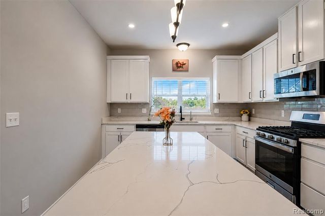 41626 Orianna Lane, Novi, MI 48375