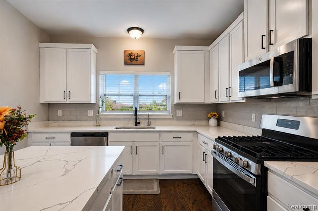 41626 Orianna Lane, Novi, MI 48375