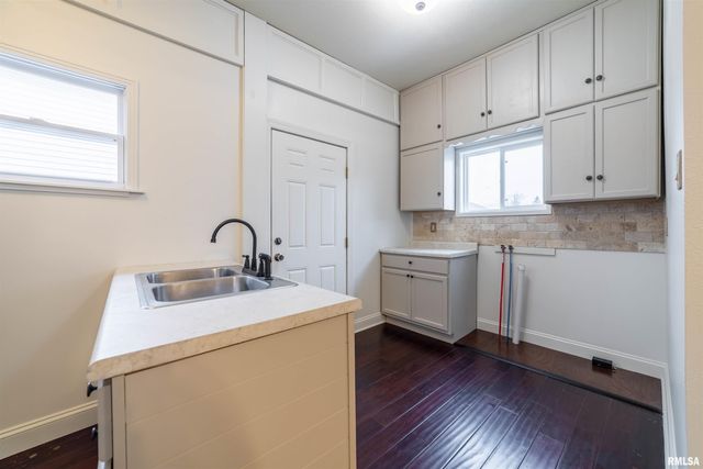 732 S 15TH Street, Quincy, IL 62301