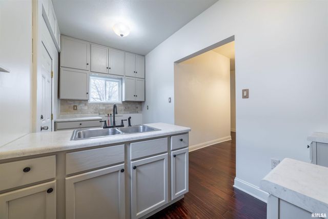 732 S 15TH Street, Quincy, IL 62301