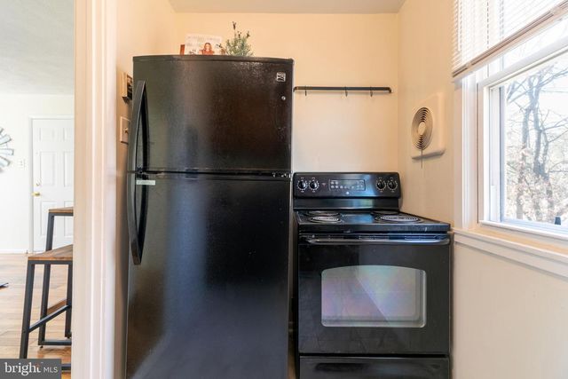 8-J LAUREL HILL RD, Greenbelt, MD 20770