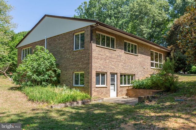 5434 STRAWBERRY LN, King George, VA 22485