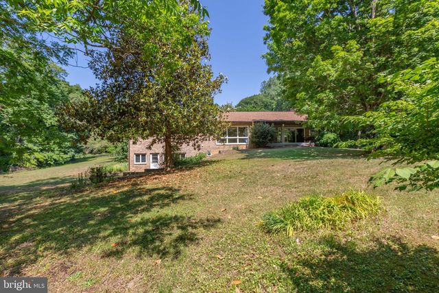 5434 STRAWBERRY LN, King George, VA 22485