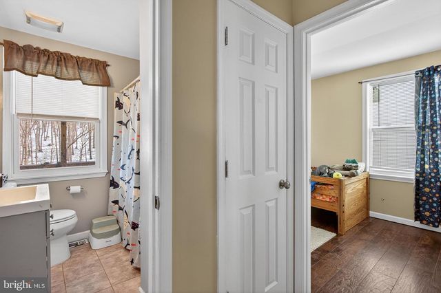 1238 LOGGER DR, Gore, VA 22637