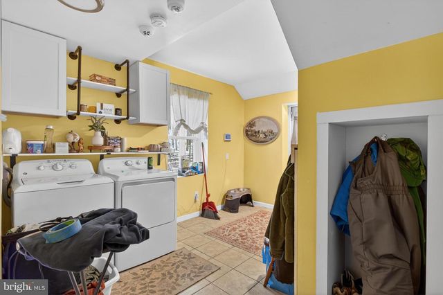 1238 LOGGER DR, Gore, VA 22637