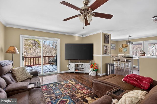 1238 LOGGER DR, Gore, VA 22637