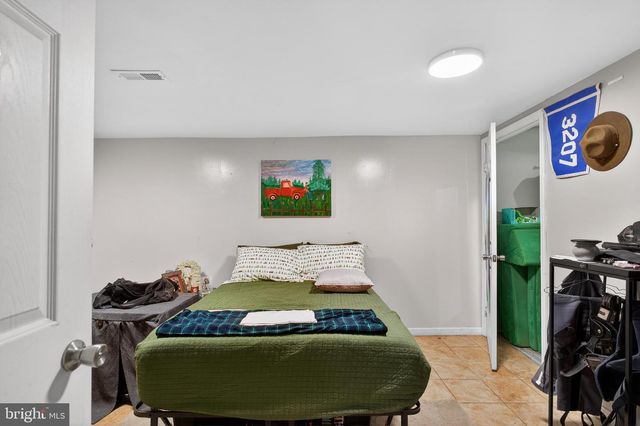 1238 LOGGER DR, Gore, VA 22637