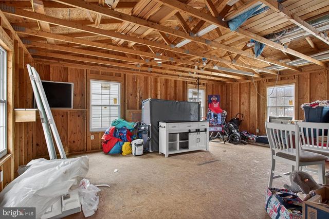 1238 LOGGER DR, Gore, VA 22637