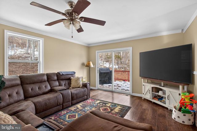 1238 LOGGER DR, Gore, VA 22637