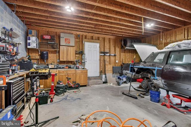 1238 LOGGER DR, Gore, VA 22637