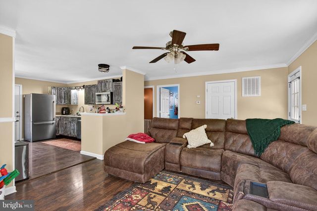 1238 LOGGER DR, Gore, VA 22637