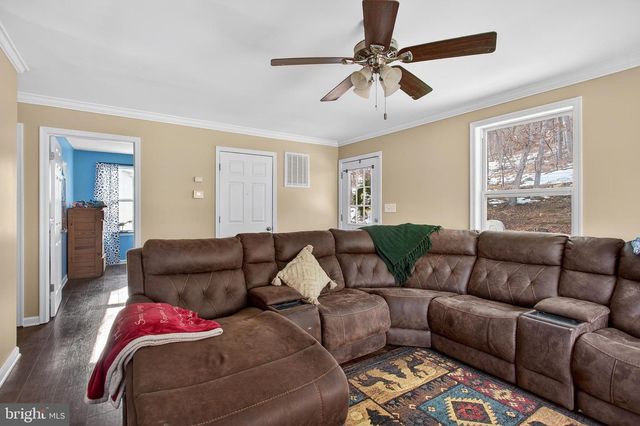 1238 LOGGER DR, Gore, VA 22637