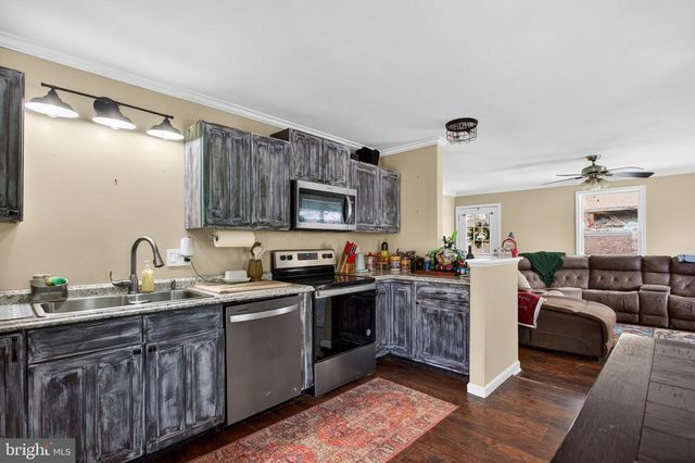 1238 LOGGER DR, Gore, VA 22637