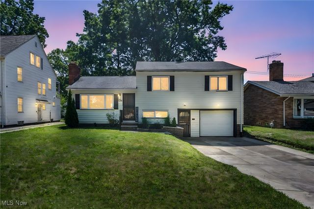 3060 Keswick Road, Shaker Heights, OH 44120