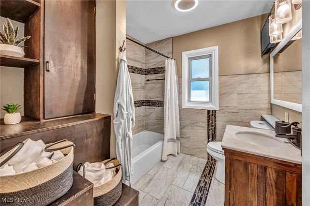 3060 Keswick Road, Shaker Heights, OH 44120