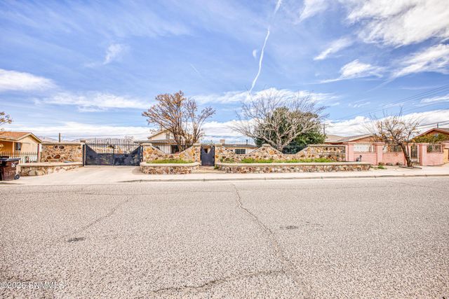 207 Edgewood Boulevard, Sunland Park, NM 88063