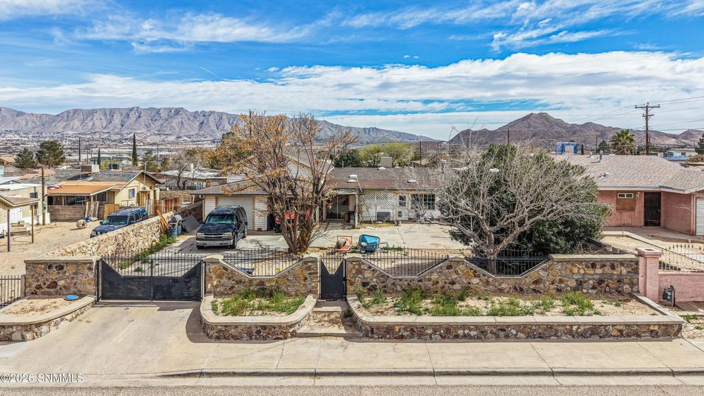 207 Edgewood Boulevard, Sunland Park, NM 88063