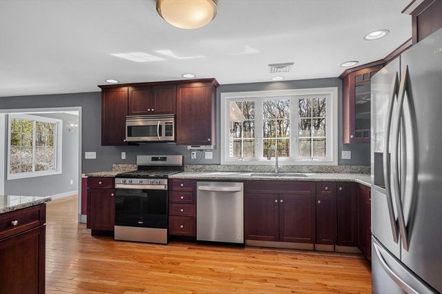 475 Arlington St, Dracut, MA 01826