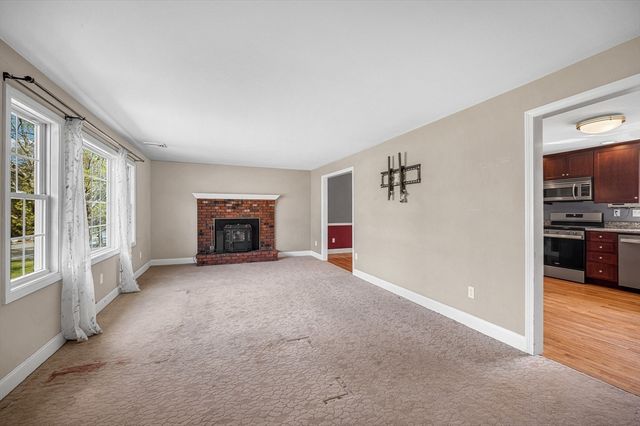 475 Arlington St, Dracut, MA 01826